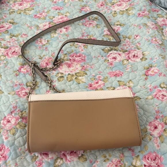 *Ivanka Trump* Classic Tan & Beige Cream Crossbody Handbag Purse EUC Gold Chain - Picture 3 of 7